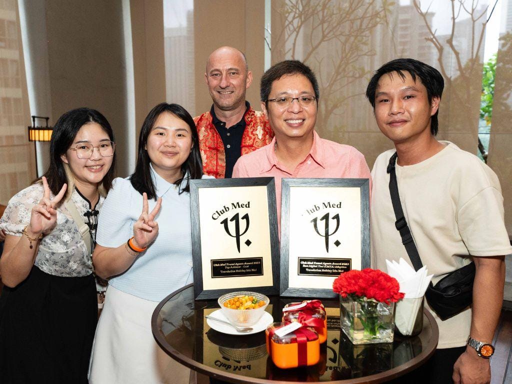 Top Club Med Travel Agent in Malaysia: Travelution Holidays Wins Big Club Med Awards 2023 - Andy and Eugene from Travelution with Olivier and Club Med Call Centre Team