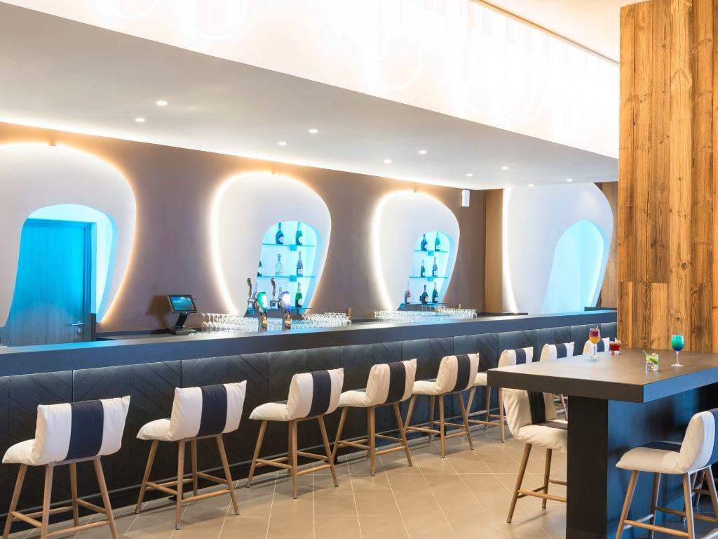 Club Med Grand Massif Samoëns Morillon Club Med Grand Massif The Carillon Bar