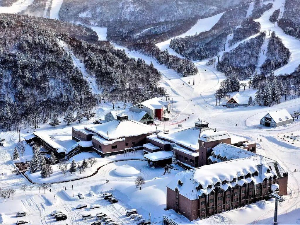 Club Med Kiroro Grand Perbandingan Pusat Peranginan Club Med Hokkaido - Puncak Club Med Kiroro
