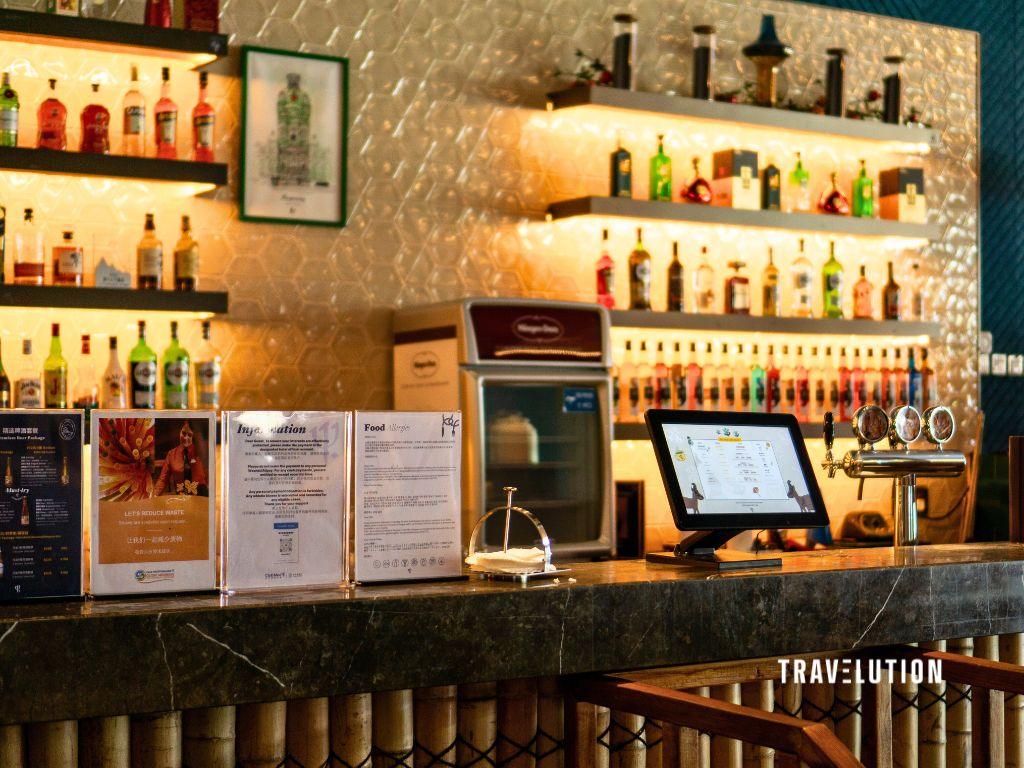 Club Med Lijiang Review - Dayan Bar Counter