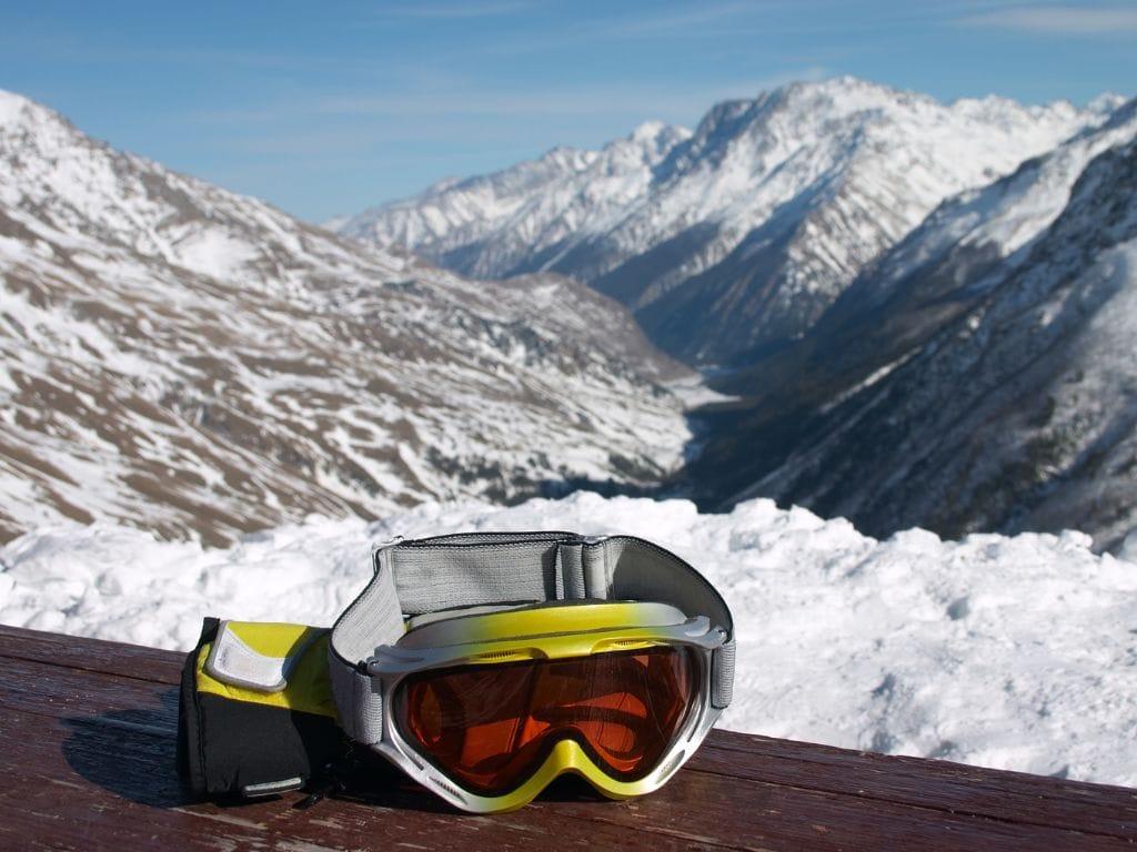 What To Pack for A Ski Trip - Goggles