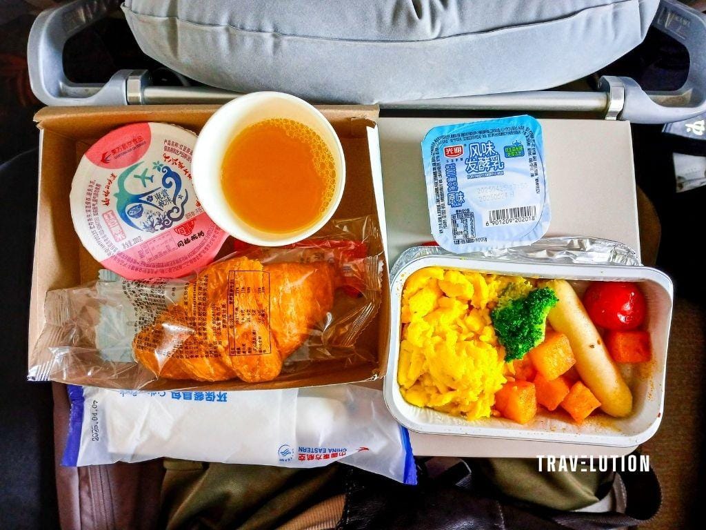 前往丽江的航班:上海航空和中国东方航空的真实写照 前往丽江的航班回顾 - 中国东方航空 早餐