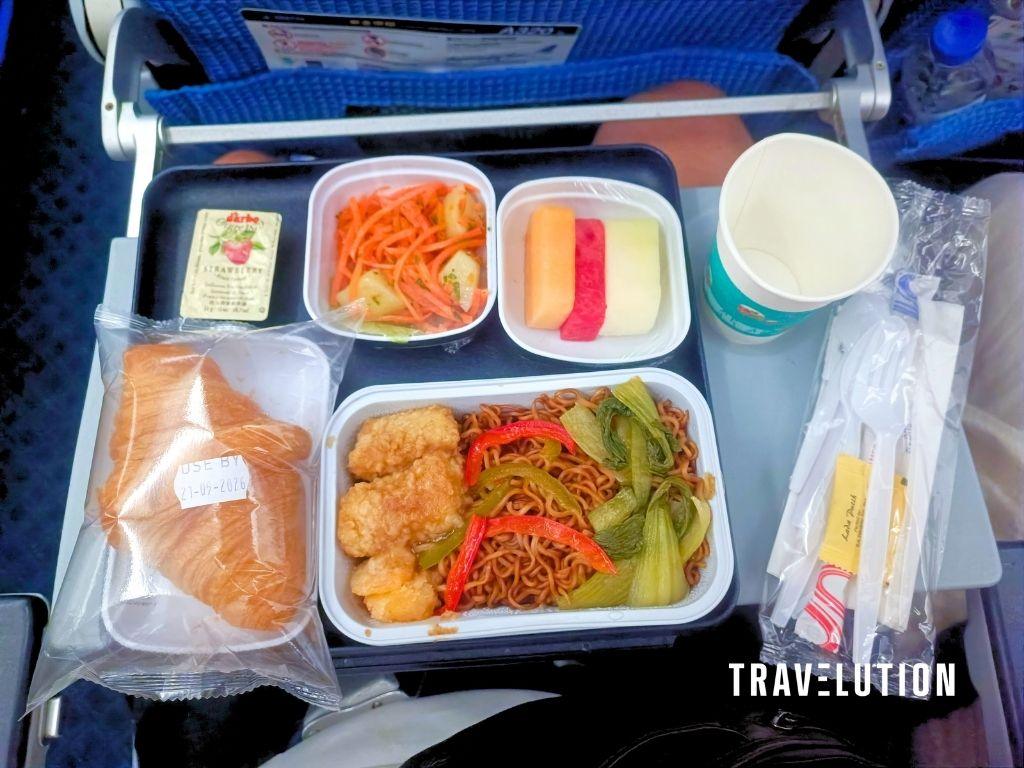 Flights to Lijiang: China Eastern vs China Southern Airlines China Southern Airline Seafood Noodle