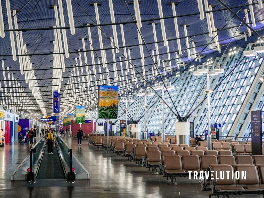 Flights to Lijiang: China Eastern vs China Southern Airlines Flights to Lijiang Review - Shanghai Pudong Airport