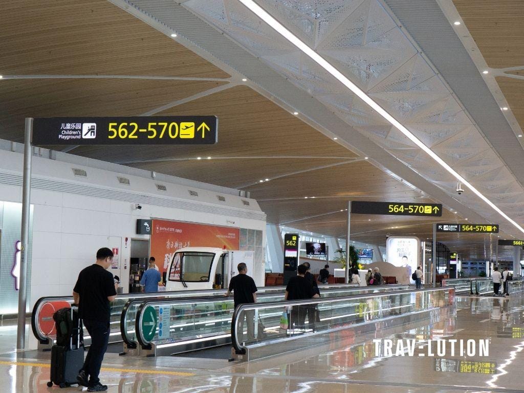 Flights to Lijiang: China Eastern vs China Southern Airlines Shenzhen Airport
