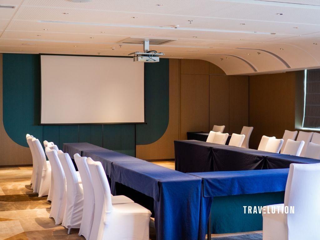 What is Club Med Joyview and Urban Oasis? What is Club Med Joyview and Urban Oasis - Meeting Room