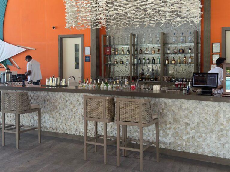 Club Med Finolhu Villas - Pool Bar